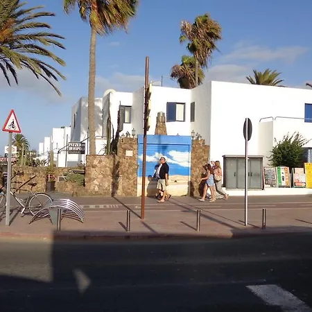Habitaciones Residencial Corralejo Centro Playa Гостевой дом *