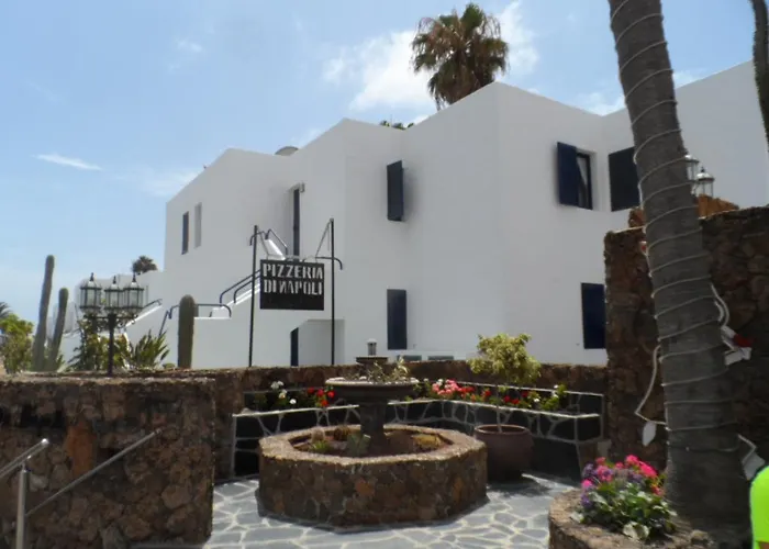 Habitaciones Residencial Corralejo Centro Playa Гостевой дом *