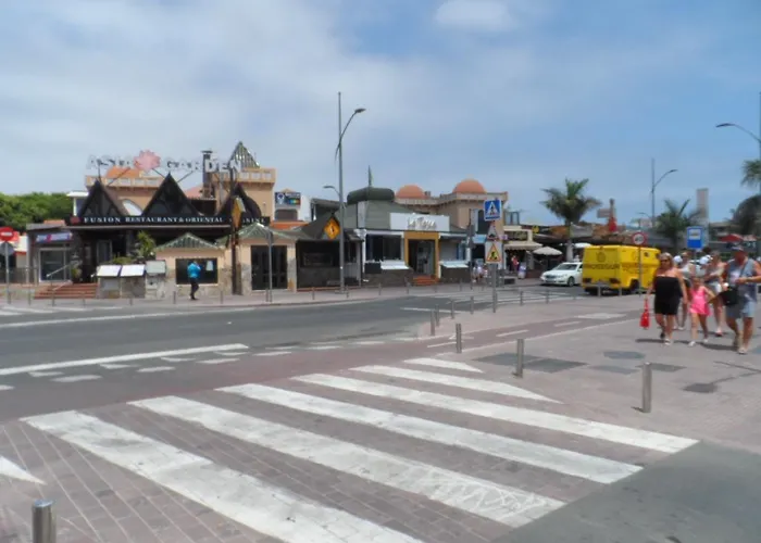 Habitaciones Residencial Corralejo Centro Playa Гостевой дом Коральео