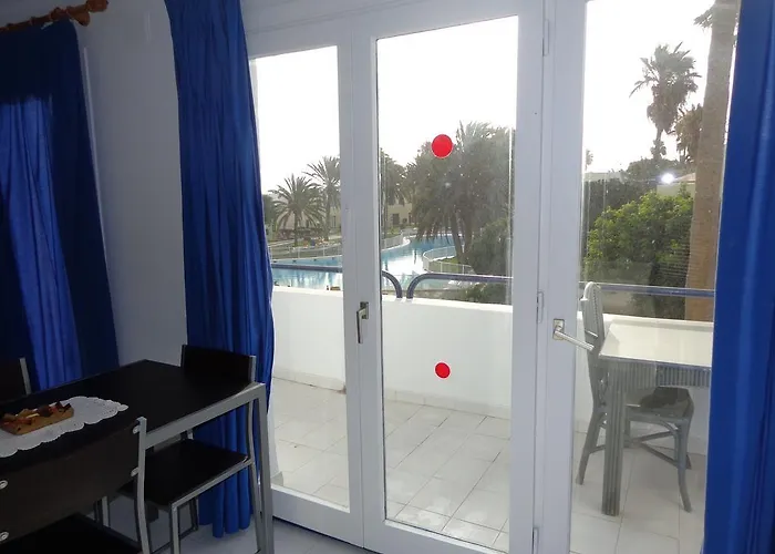 Habitaciones Residencial Corralejo Centro Playa Гостевой дом Коральео
